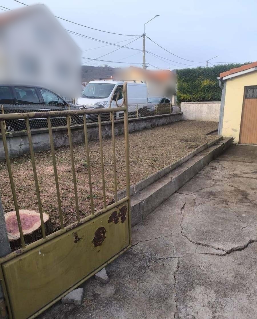 Abords de portail, terrain repris (après)