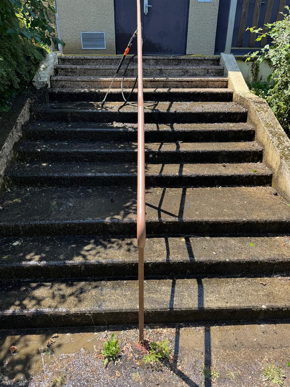 Escalier avant nettoyage haute pression